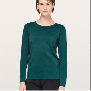Lululemon Swiftly Breathe Relaxed Fit Size 8